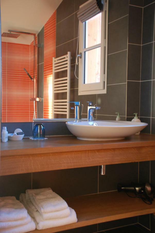 Les Ambeles Bed & Breakfast Saint-Magne-de-Castillon Екстериор снимка